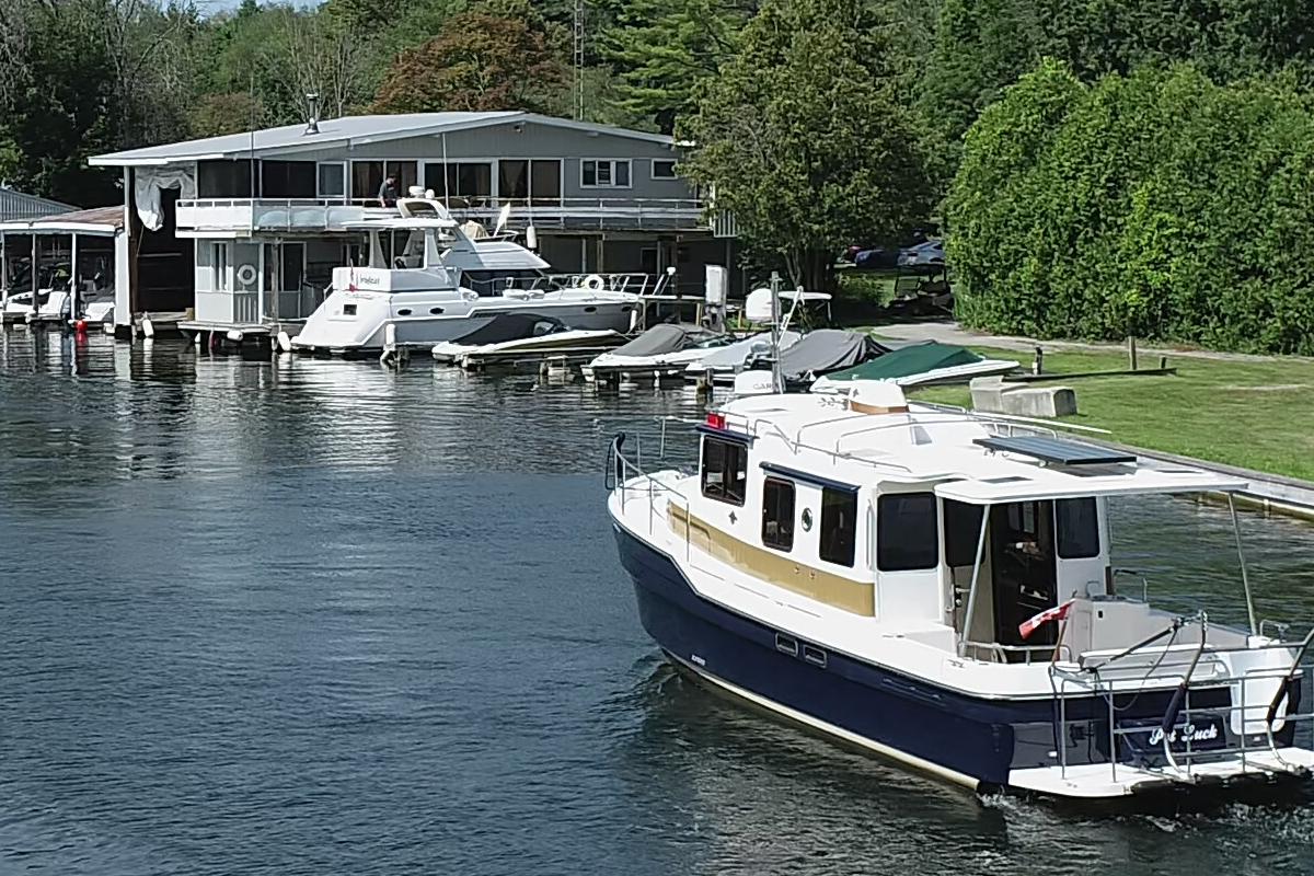 Ranger Tug docking at Lefroy Harbour